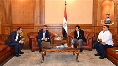 وزير الرياضة يجتمع مع مؤسس فورميلا إي لبحث التعاون المشترك