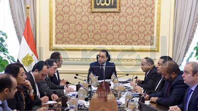 رئيس الوزراء يناقش مقترحات تحفيز الصادرات