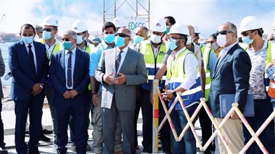 وزير النقل يتابع معدلات تنفيذ المشروعات الخدمية في ميناء الإسكندرية