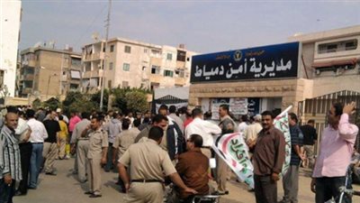 ضبط شخص لتهريبه 3 سيارات فى دمياط