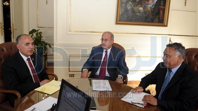 خلال لقائه وزير الري..