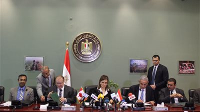 وزيرا التعاون الدولي والتجارة يوقعان منحة بـ10,7 مليون دولار 