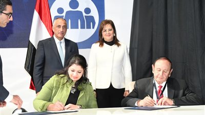 «التخطيط» وجامعة النيل توقعان بروتوكولا لإنشاء «مايكرو فاكتوري»