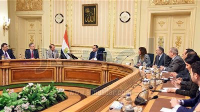 رئيس الوزراء يبحث مع وفد اللجنة اليهودية الأمريكية تعزيز العلاقات