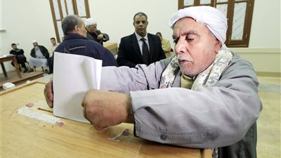 الناخبون يواصلون الإدلاء بأصواتهم في أول أيام جولة الإعادة