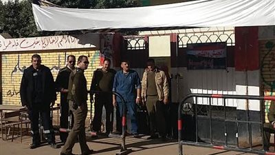 تأخر فتح 94 لجنة انتخابية بتسع محافظات