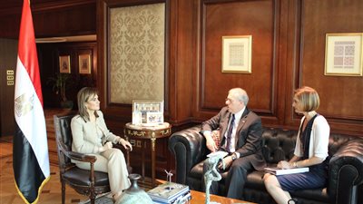 سحر نصر لمسؤول أمريكي: علينا التعاون وفق أولويات الشعب المصري