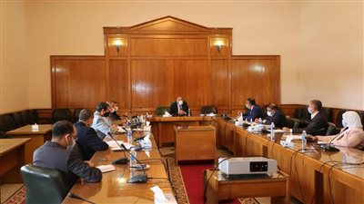 300 شركة ومقاول وآلاف العمالة يعملون في مشروع تأهيل الترع