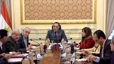 مدبولي يناقش مديونية الجهات الحكومية لـ«المقاولون العرب» 