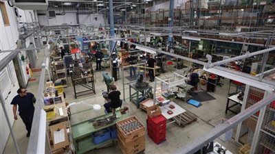 وتيرة نمو الانتاج الصناعي في بريطانيا أبطأ من التوقعات في نوفمبر