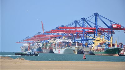 عبور 50 سفينة قناة السويس بحمولات 2,6 مليون طن