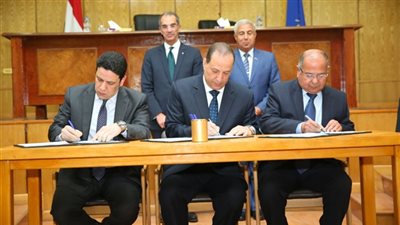 وزير الاتصالات يشهد توقيع عددًا من اتفاقيات التعاون لتحقيق التنمية المستدامة بأسوان