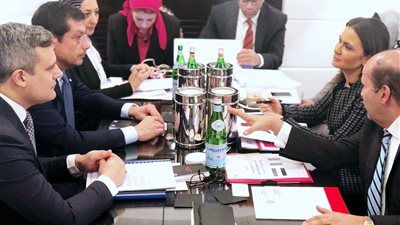 سحر نصر تبحث مع مسئولي شركات إيطالية الاستثمار بمصر