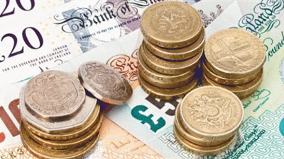 الاسترليني يرتفع مع توقعات ببقاء بريطانيا في الاتحاد الأوروبي