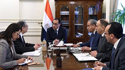 رئيس الوزراء يُتابع إجراءات الربط الكهربائي مع السودان 