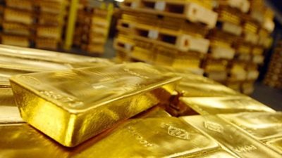 الذهب يواصل الارتفاع مع دخول الدولار في عمليات تصحيح