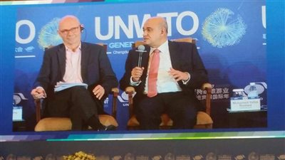 يحيى راشد يشارك في زارعة شجرة السياحة المستدامة بالصين