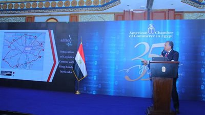 «عرفات»: خطة لتحويل مصر إلى مركز عالمي للنقل واللوجستيات