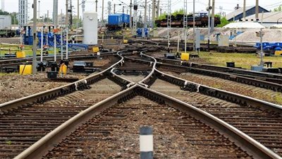 بولندي يخطف قطار بضائع