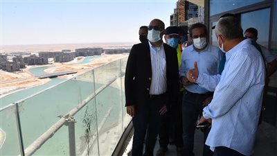 الجزار يتفقد أعمال تشطيب واجهات 15 برجا شاطئيًا في العلمين الجديدة