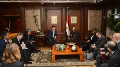 سحر نصر تشهد توقيع مذكرة تفاهم مع شركة سنغافورية لتطوير المناطق الاستثمارية