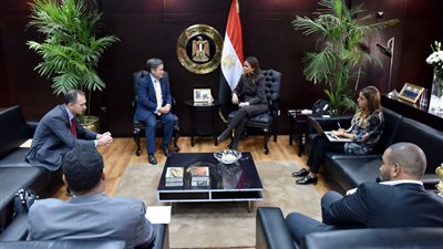 سحر نصر تبحث مع مؤسسة بيل وميليندا جيتس تنفيذ الشمول  المالي