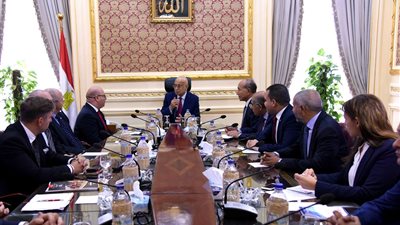 شريف إسماعيل يلتقي رؤساء 5 شركات ألمانية وبولندية