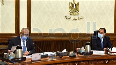 مدبولي يستعرض مع محافظ البنك المركزي مبادرات دعم القطاعات الاقتصادية