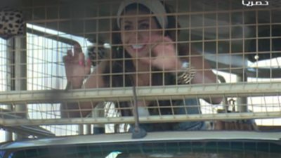 شاهد- رد فعل مي سليم بعد رؤيتها أسود 