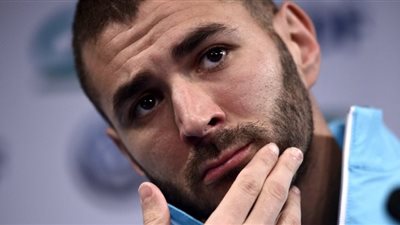 مدرب ريال مدريد يعلن دعمه لبنزيما في قضية 