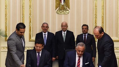 مصر توقع مذكرة تفاهم مع شركة سنغافورية لإنشاء مدينة صناعية بالفيوم