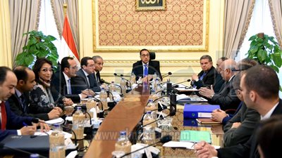 «مدبولى» يتابع خطوات تنفيذ استراتيجية تطوير قطاع الغزل والنسيج 