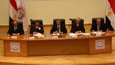 اللجنة العليا تحيل المرشحين المتجاوزين لسقف الدعايا الانتخابية إلى النيابة