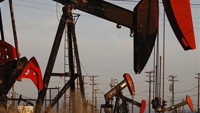 تراجع أسعار النفط لوفرة المعروض