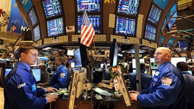 الأسهم الأمريكية تغلق منخفضة وسط توتر المستثمرين