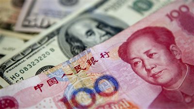«اليوان» يبلغ ذروة 7 أشهر.. وعملات السلع الأولية تصعد بعد تأجيل زيادة الرسوم