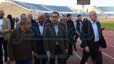 رئيس الوزراء يتابع أعمال تطوير استاد السويس لاستضافة «أمم أفريقيا 2019»
