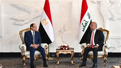 السيسي يلتقي مصطفى الكاظمي في القصر الحكومي ببغداد
