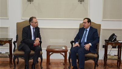 وزير البترول يبحث مع سفير أستراليا سبل تنمية العلاقات الثنائية