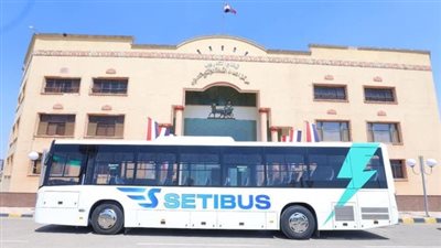 إنتاج أول أتوبيس كهربائي بأيدي مصرية .. صور