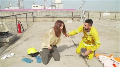 شاهد: رامز جلال يطرح سميرة سعيد أرضًا بعد وصلة من السخرية