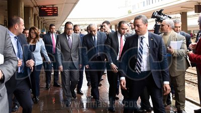 رئيس الوزراء يتعهد بأقصى درجات الحساب لمن تسبب فى حادث محطة مصر