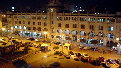 «النقل»: انتظام حركة القطارات بمحطة مصر باستثناء رصيف حادث الجرار