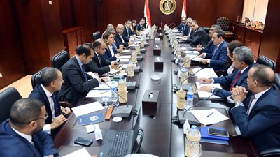 لجنة برنامج الأطروحات تبحث تفاصيل طرح شركة انبي في البورصة