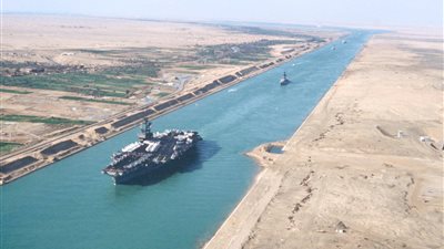 عبور 30 سفينة قناة السويس بحمولات 2,2 مليون طن