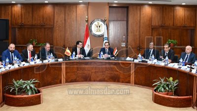 مباحثات مصرية رومانية لدعم مشروعات البترول والغاز