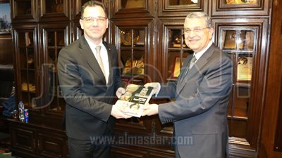 شاكر يبحث مع وزير الاستثمار الروماني التعاون في مشروعات الطاقة