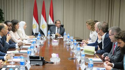 وزير المالية يلتقي وفدا استثماريا أوروبيا يدير أصولا بقيمة تريليون دولار