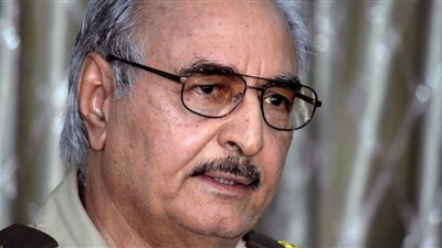 حفتر يبحث مع وزير الدفاع الروسي توريد الأسلحة إلى ليبيا