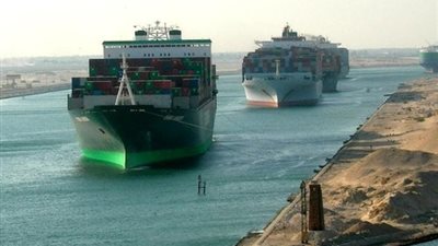 عبور 50 لقناة السويس بحمولات 3,8 مليون طن